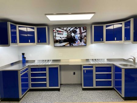Garage with Moduline Blue workbench and stainless steel metal countertops
