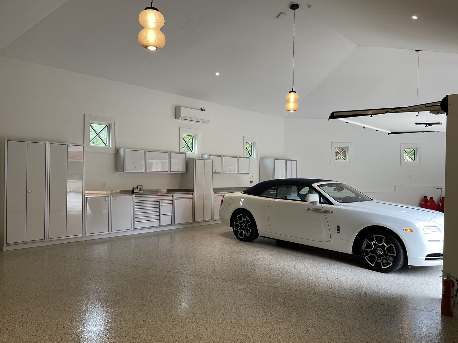 Custom Garage | Residential | Industries | Moduline Cabinets